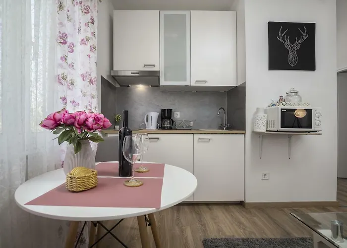 Anastazija * Ρόβινι